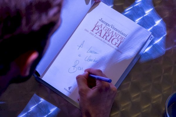 La presentazione di La Grande Parigi al Ponte del Dialogo