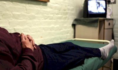 Carcere di Cuneo, il detenuto vuole il cavo per la tv e picchia l’agente di servizio