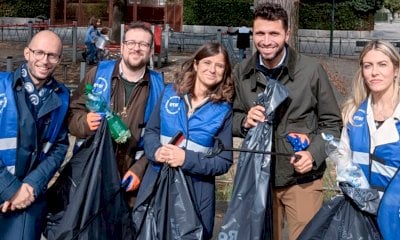 Collaboratori volontari del Banco Azzoaglio raccolgono oltre 200 chili di rifiuti e 12 mila mozziconi