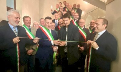 Taglio del nastro con Lorenzo Sonego per la riapertura dell’Enoteca del Moscato d’Asti