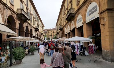 Grande attesa a Saluzzo per l’ultima edizione di “Negozi in strada” del 2025