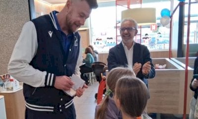 Al McDonald‘s di Cuneo arriva lo Zar ed è subito solidarietà