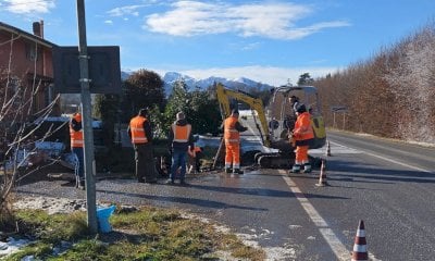 Mondovì, maxi-guasto al servizio idrico: milioni di litri d'acqua in strada, erogazione sospesa in molte aree