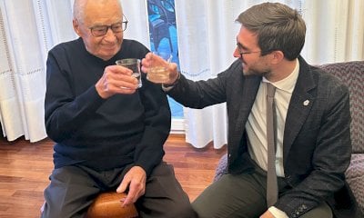 Alba, il sindaco Alberto Gatto ha fatto visita a Luigi Carosso per festeggiare i suoi 102 anni