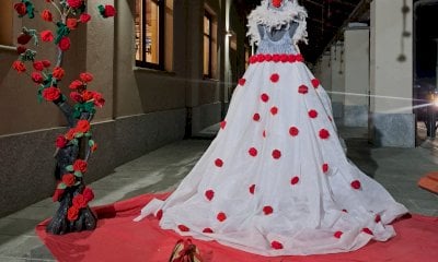 Oltre 450 rose all’uncinetto per l’installazione delle “Creative di Votti”