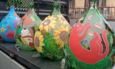 A Farigliano le damigiane diventano arte natalizia: protagonisti gli studenti dell'Einaudi