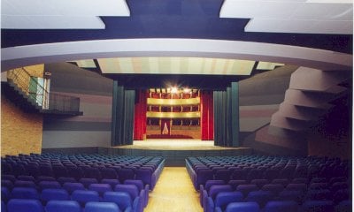 Alba, “A Natale regala il teatro”: i biglietti per la stagione del Teatro Sociale