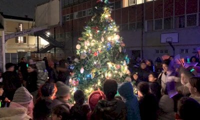 Savigliano, acceso l'albero di Natale del Centro educativo post-scolastico