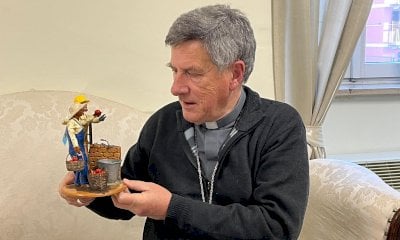 Consegnata ai vescovi della Granda una statuina-simbolo dei valori del lavoro