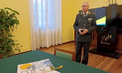 Tre colori, un mondo. Ecco il calendario storico 2026 della Guardia di Finanza