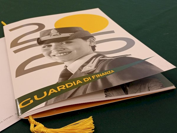La presentazione del calendario storico della Guardia di Finanza