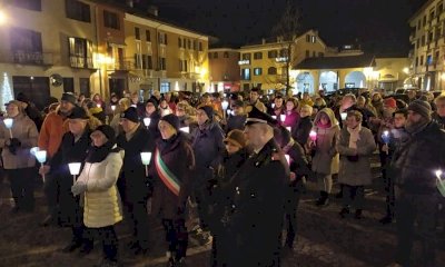 A Boves il 2026 si apre con la fiaccolata promossa dalla Scuola di Pace