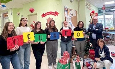 Dagli studenti del Centro Afp di Cuneo giocattoli per i bimbi della Pediatria del "Santa Croce"
