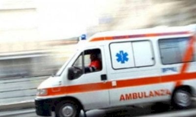 L&rsquo;auto finisce contro un camion a Novello, grave un 26enne