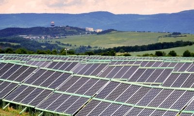 Nuove linee guida per il fotovoltaico: “Priorità su aree industriali, discariche e siti da bonificare”