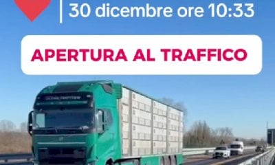 L’Asti-Cuneo vista dalla strada: ecco i primi veicoli in transito
