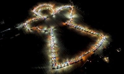 Un angelo di luce formato da 222 trattori: ecco la meraviglia della Tractors Infinity Night