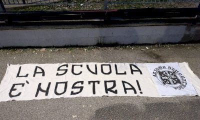 Striscioni di Azione Studentesca davanti alle scuole albesi, il Sindaco: 