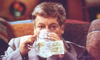 “Ho vinto diecimila euro”, ma non è vero: si arrabbia con la tabaccaia e aggredisce gli agenti