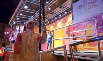 La fiaccola olimpica a Cuneo, la gioia di Elisa Rigaudo: 