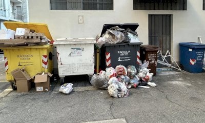 Chi “spazza” dopo le feste? I rifiuti non raccolti in Cuneo centro sono un caso