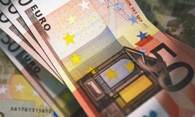 Rifila un “cinquantone” falso al negoziante e scappa con il resto