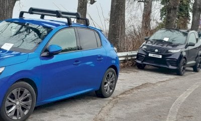 Mondovì, la polizia lascia foglietti sotto il parabrezza: non sono multe…