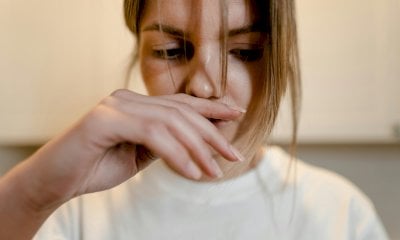 “Buttò la fidanzatina dalle scale”: l’accusa porta un giovane a processo