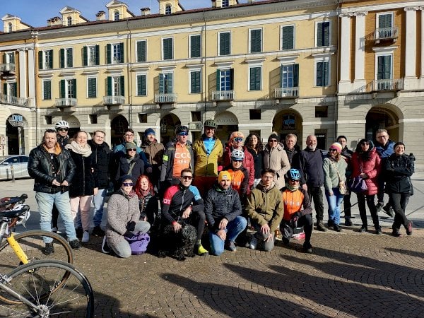 La partenza di Simone Avataneo da piazza Galimberti
