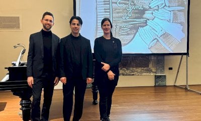 La musica che diventa racconto di sabbia conquista 160 spettatori a Saluzzo