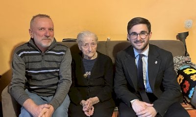 Il sindaco Alberto Gatto ha portato gli auguri all’albese di 103 anni Laura Cane