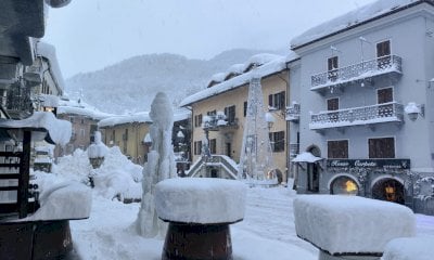 A Limone il Comune ordina lo sgombero di neve e ghiaccio dai tetti del centro storico
