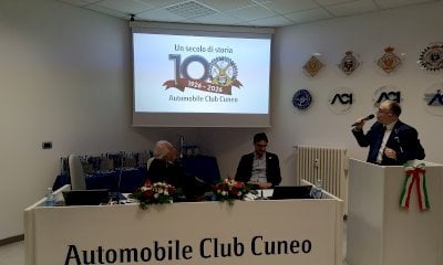 Cento anni di Aci Cuneo: un logo e una nuova sala per gli eredi dei “gentiluomini al volante”