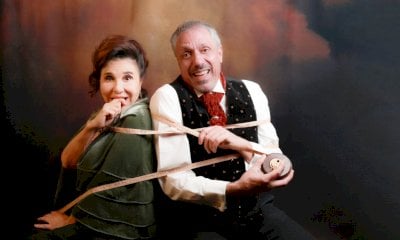 Max Pisu al Teatro Sociale di Alba con lo spettacolo “Sarto per Signora”