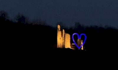 Chiusa di Pesio si veste d'amore: un maxi cuore illumina il castello Mirabello