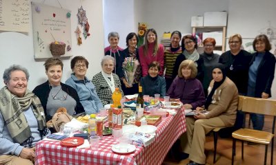 Il laboratorio creativo “Intrecci” spegne tre candeline