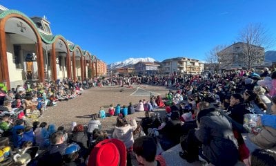 Borgo San Dalmazzo, in tanti alla festa di carnevale in piazza della Meridiana