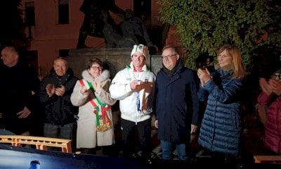 L'abbraccio di Borgo a Carollo dopo il bronzo olimpico: 