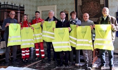 Ad Alba gilet catarifrangenti per la sicurezza stradale dei migranti