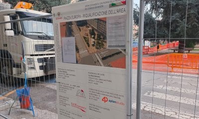 Dopo una mattinata di proteste, si fermano i lavori in piazza Europa
