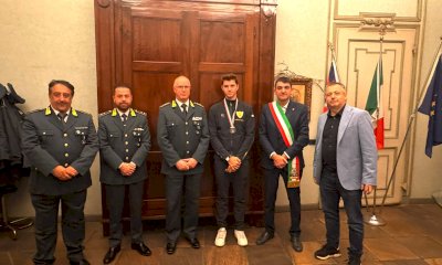 Fossano, il campione di tiro con l'arco Michea Godano ricevuto in municipio