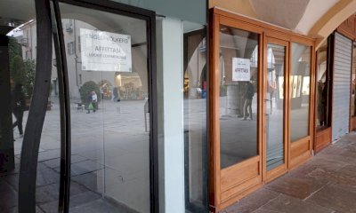 Tra il 2012 e il 2025 nei centri storici piemontesi ha chiuso più di un negozio su quattro