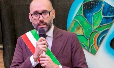 Auto a folle velocità, sicurezza e decoro urbano: il sindaco Robaldo risponde ai cittadini sui social