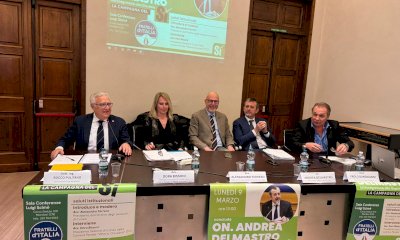 A Mondov&igrave; sala conferenze gremita per l&rsquo;incontro sul referendum con Andrea Delmastro