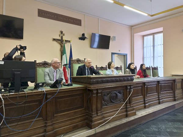 Il tribunale a porte aperte