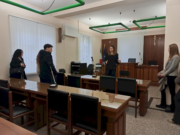 Il tribunale a porte aperte