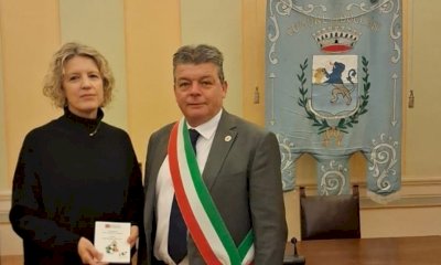 Dal Regno Unito a Dogliani: Laura Parker diventa cittadina italiana