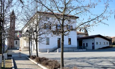 Magliano Alpi illumina pista ciclabile, monumento agli Alpini e municipio