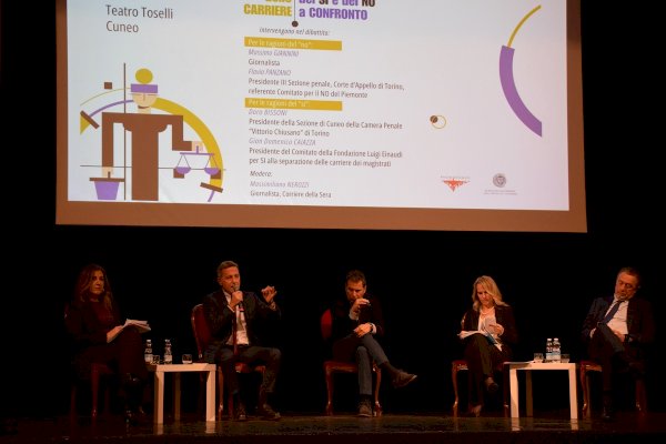 Il dibattito sul referendum al teatro Toselli