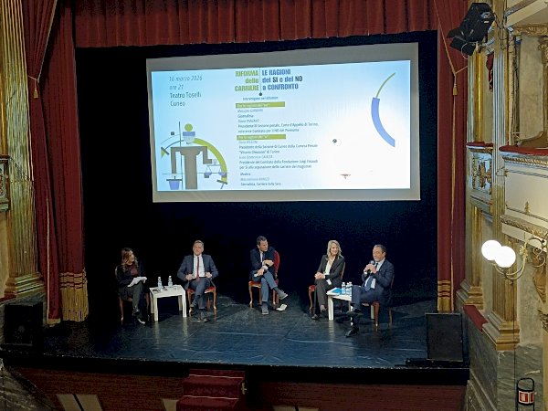 Il dibattito sul referendum al teatro Toselli